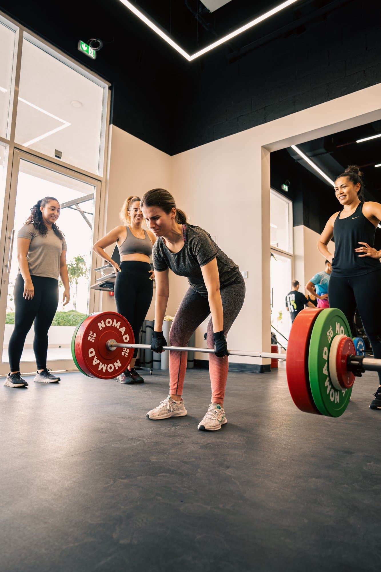 Group deadlift session